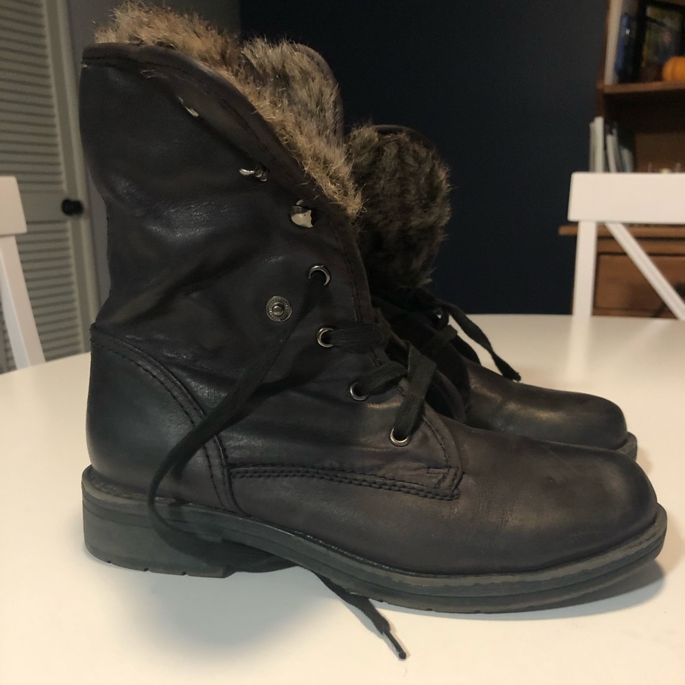 Old Navy faux fur lined lace up boots 🥾